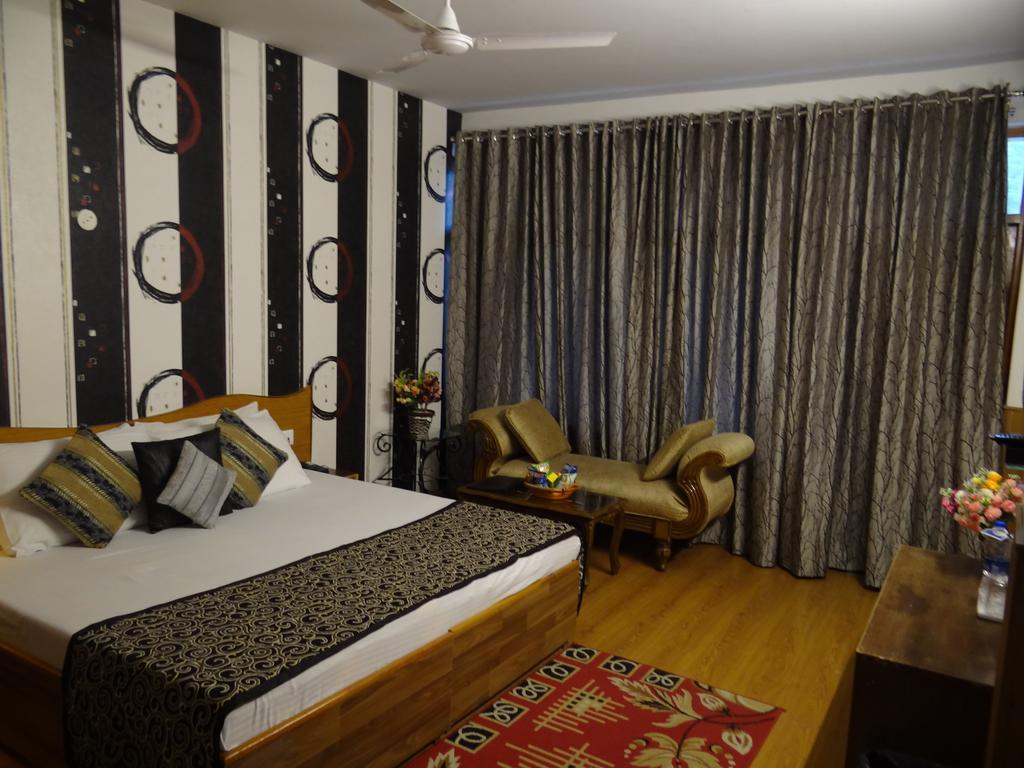 Hotel Natraj Manali Dharamshala Ruang foto