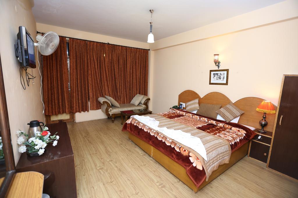 Hotel Natraj Manali Dharamshala Ruang foto