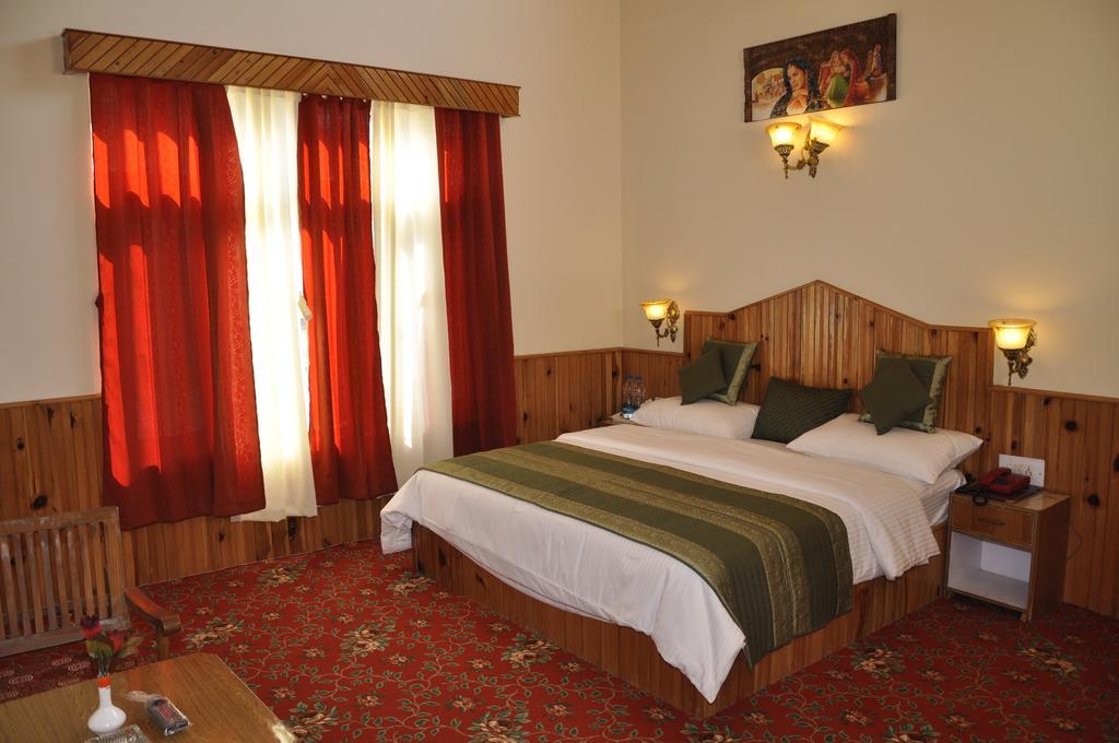 Hotel Natraj Manali Dharamshala Ruang foto