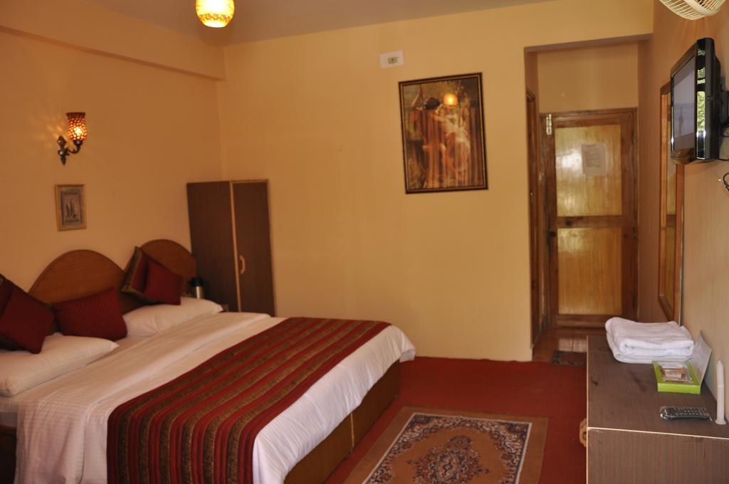 Hotel Natraj Manali Dharamshala Ruang foto