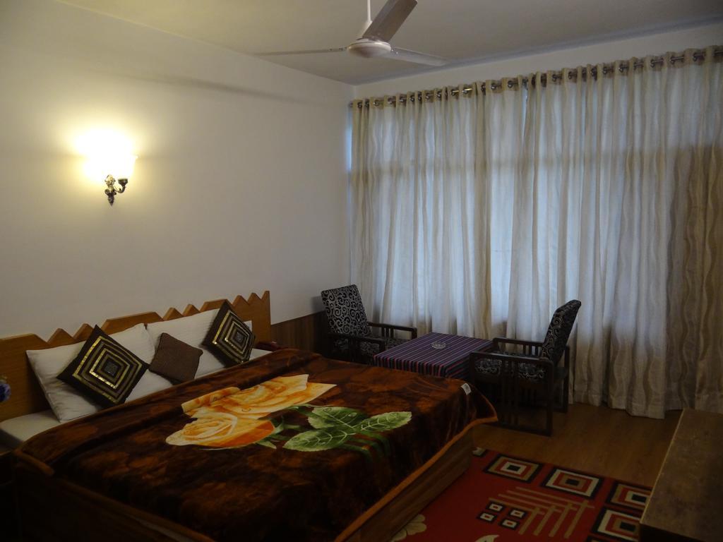 Hotel Natraj Manali Dharamshala Ruang foto
