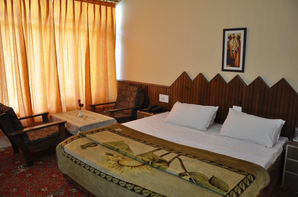 Hotel Natraj Manali Dharamshala Ruang foto